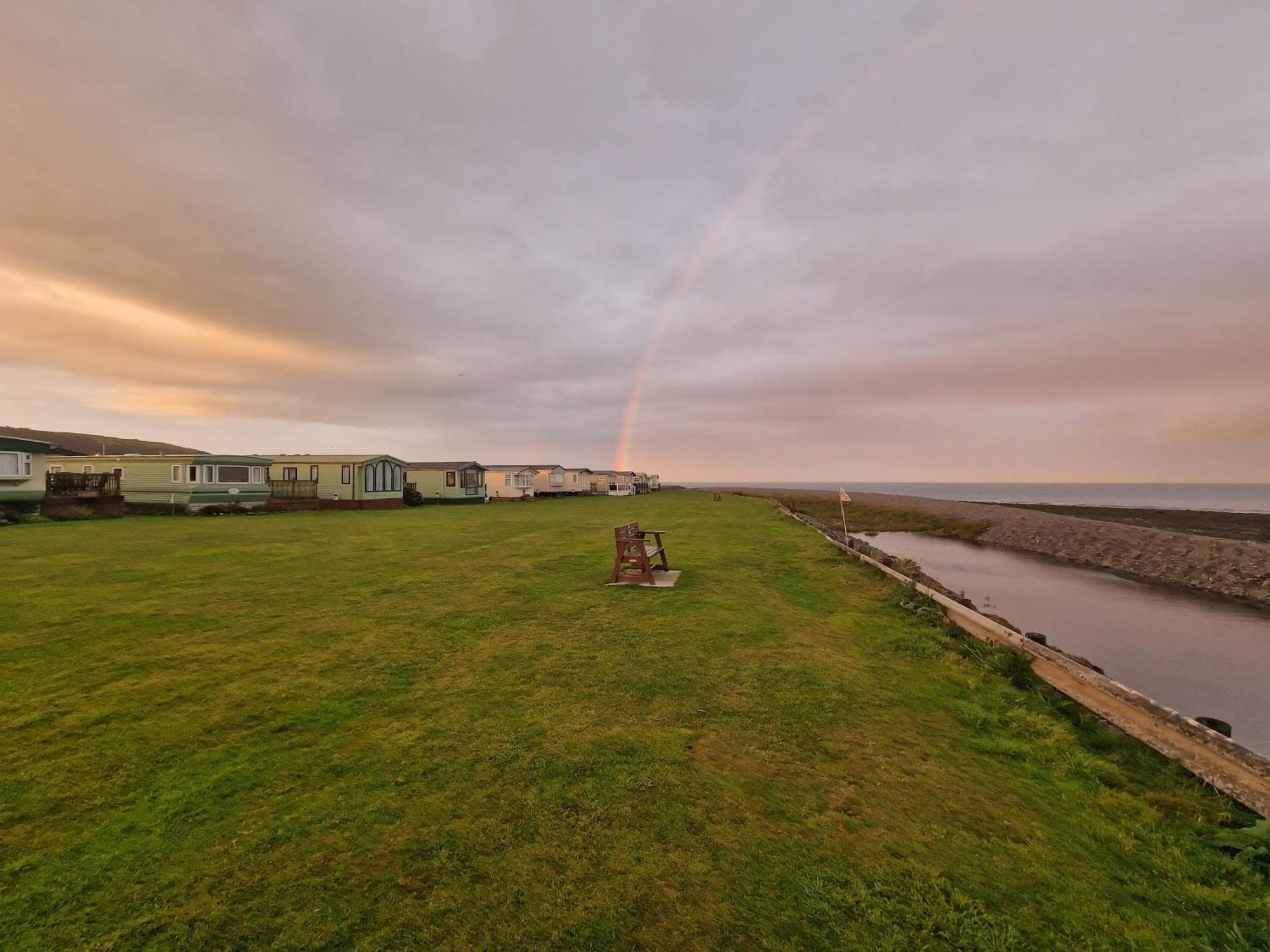 Bayview At Pengarreg Hotell Llanrhystyd Eksteriør bilde