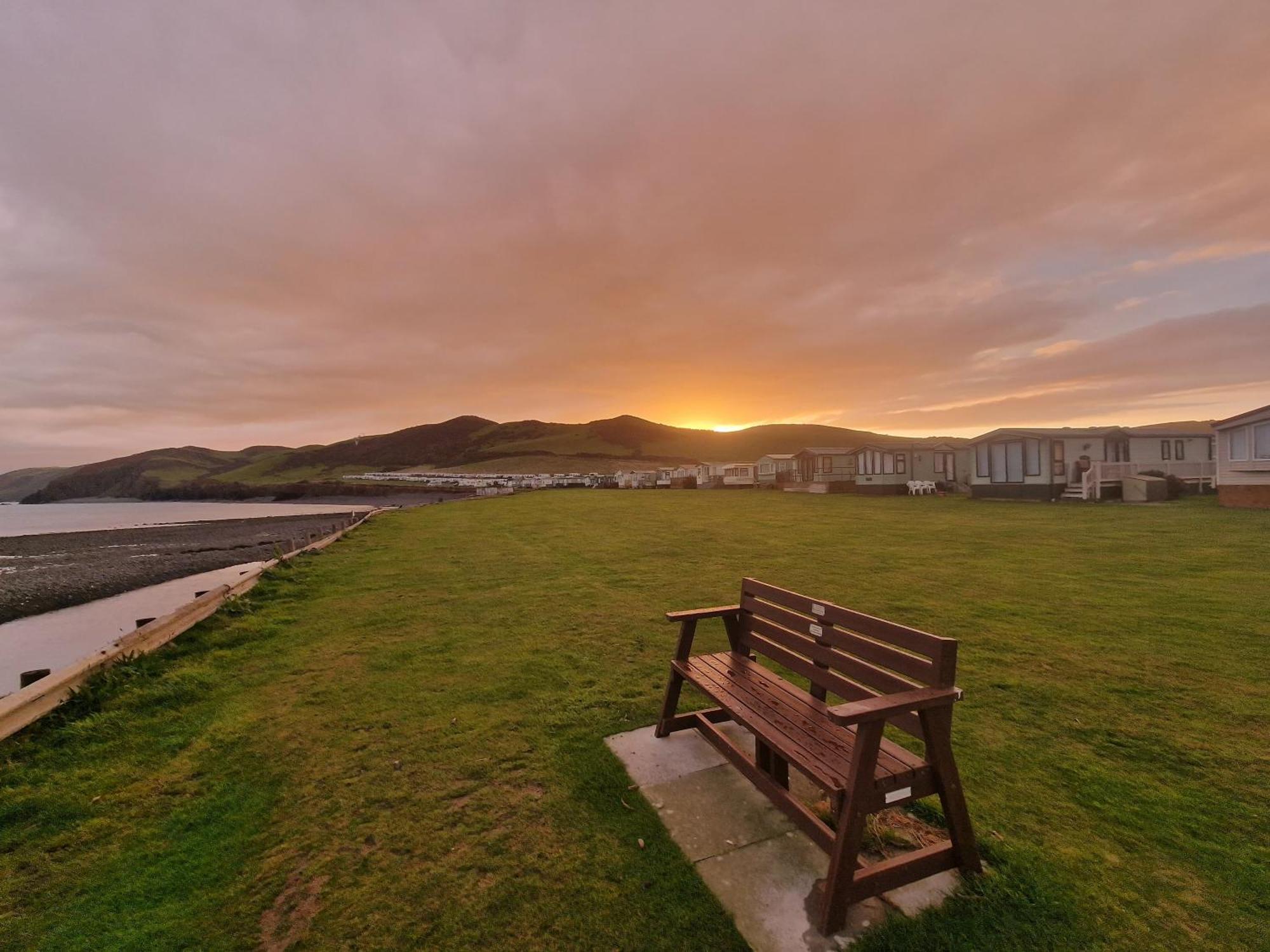 Bayview At Pengarreg Hotell Llanrhystyd Eksteriør bilde