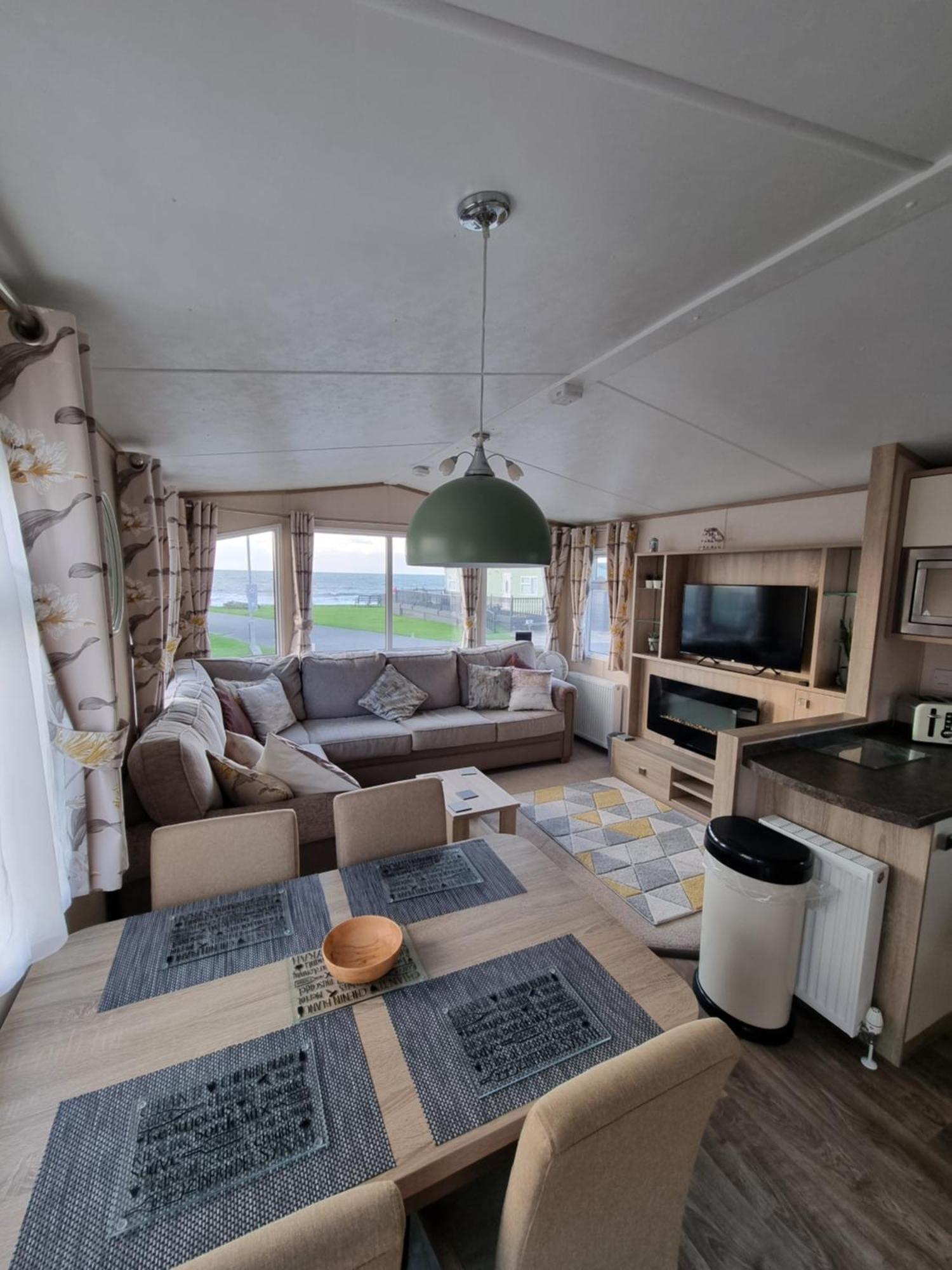 Bayview At Pengarreg Hotell Llanrhystyd Eksteriør bilde